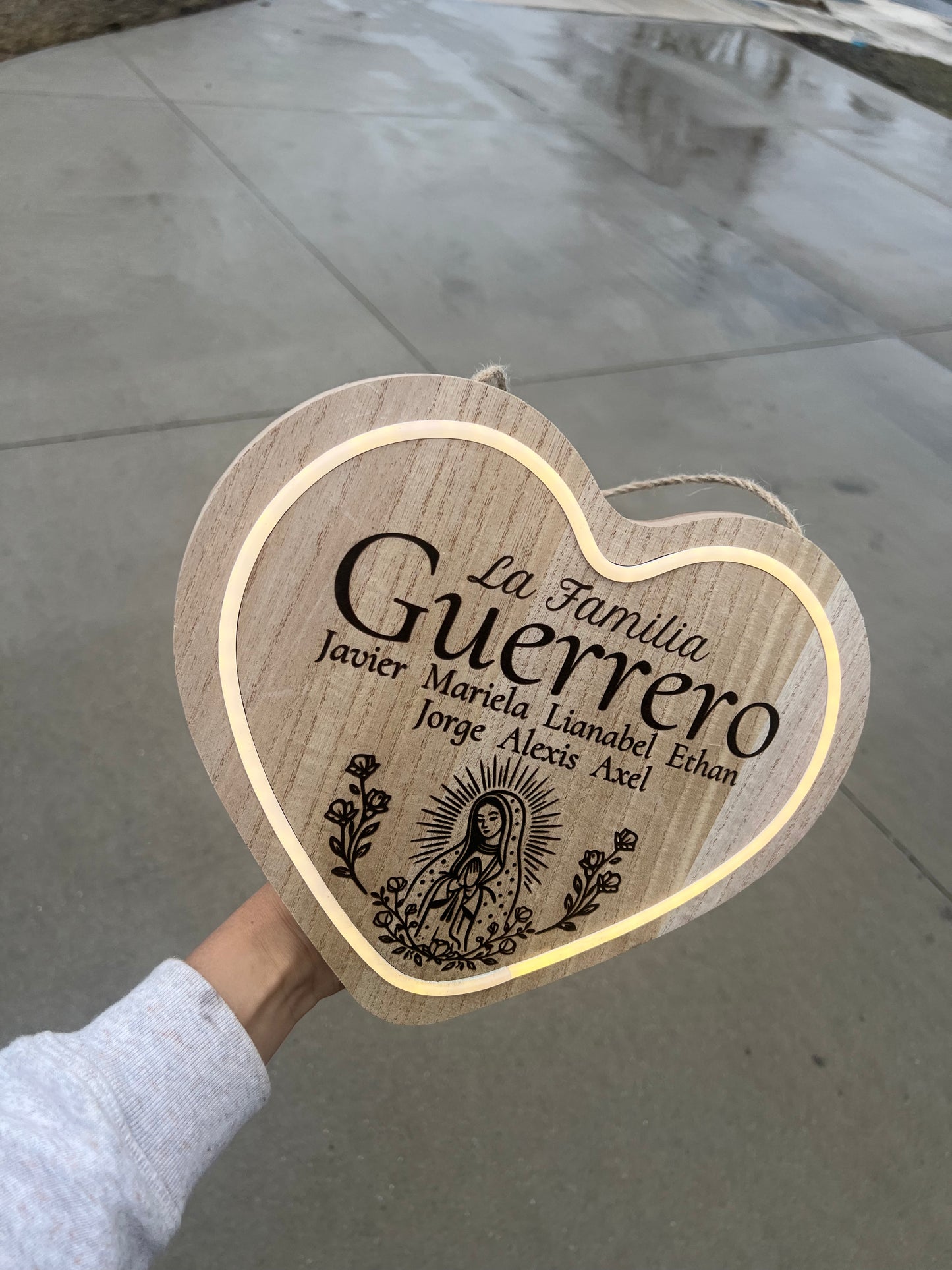 La Familia light up heart